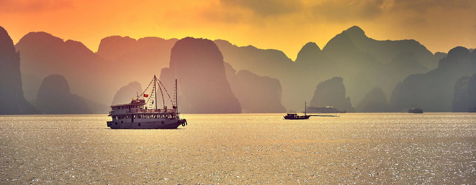 Halong bay boats,Sunset at Ha Long Bay scenic view , Hanoi, Viet